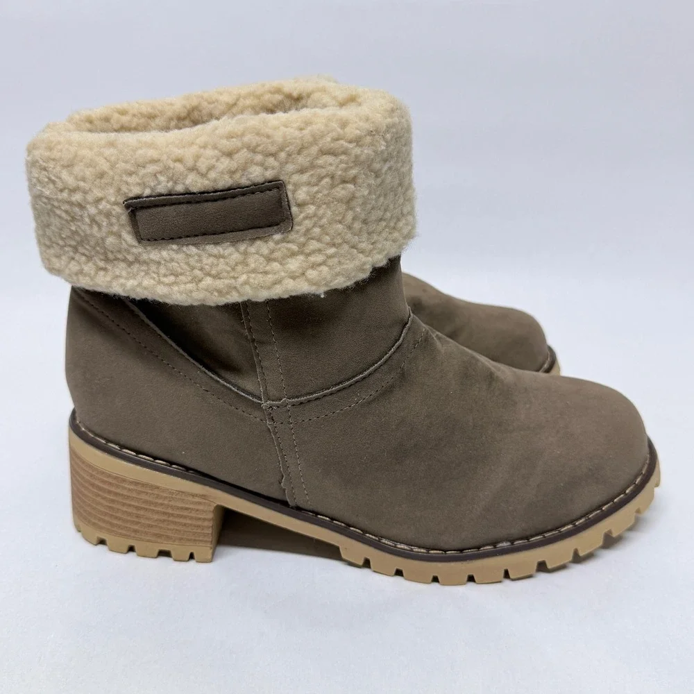 Unbranded Taupe Faux Suede Sherpa Lined Lug Sole Ankle Boots Size 42 Brown